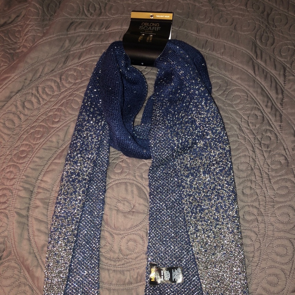 Scarf with sparkles
